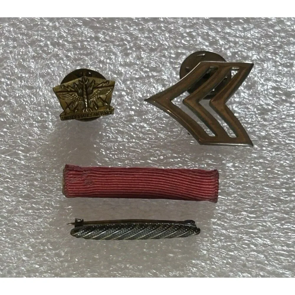 Lot Of 5 Vintage WWII WW2 US Military‎ Badge Patch Pin